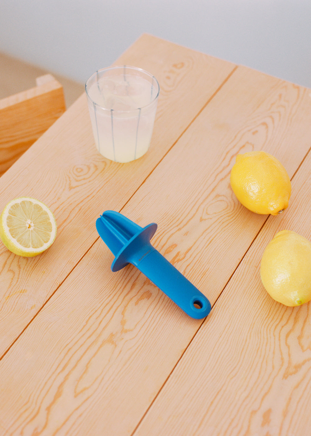 Kitchenware Studio - Manual Citrus Press - Cobalt Blue