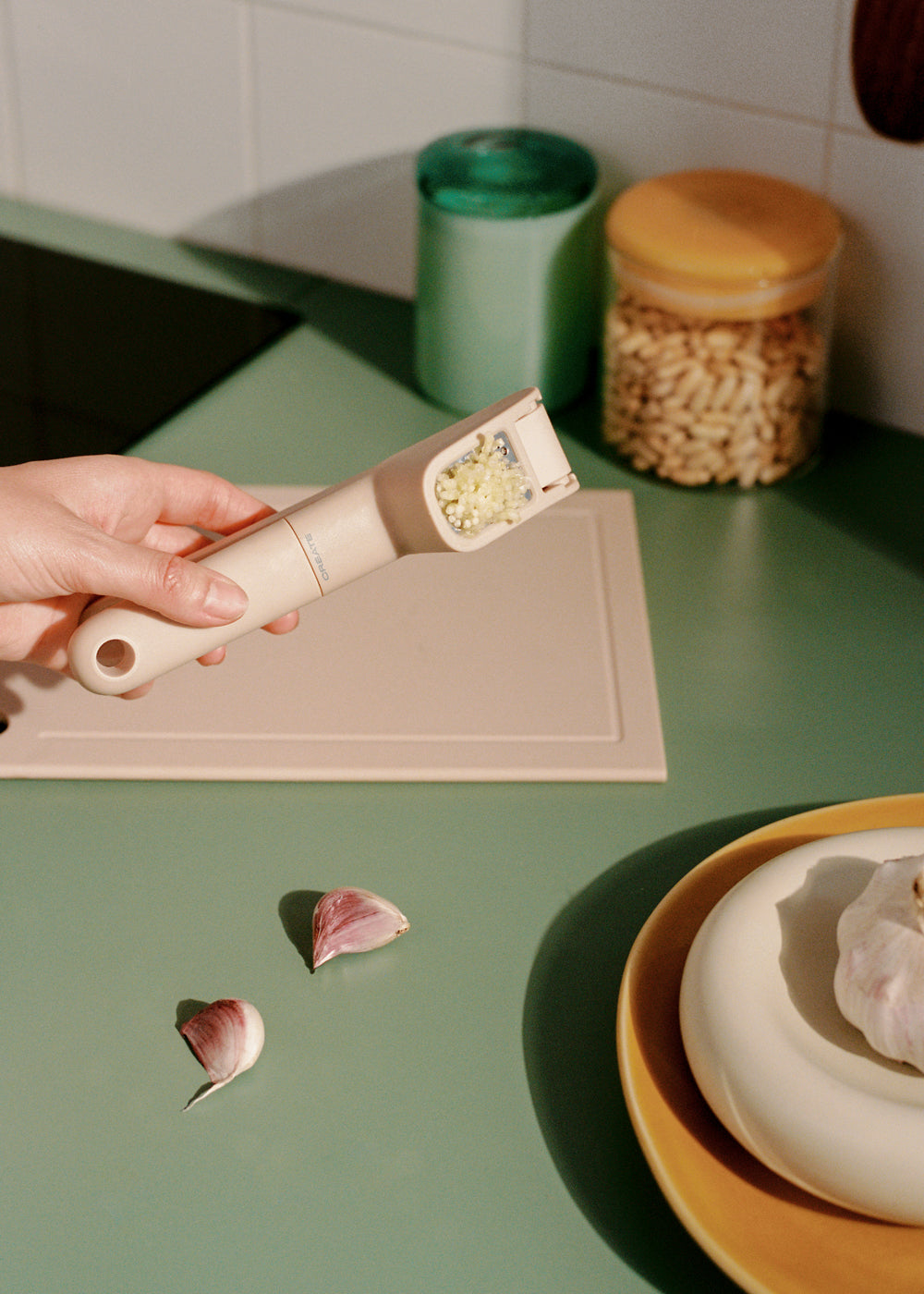 Kitchenware Studio - Presse-Ail - Sable