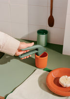 Kitchenware Studio - Presse-Ail - Vert Sauge