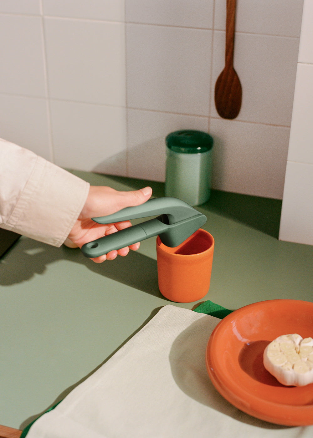 Kitchenware Studio - Presse-Ail - Vert Sauge