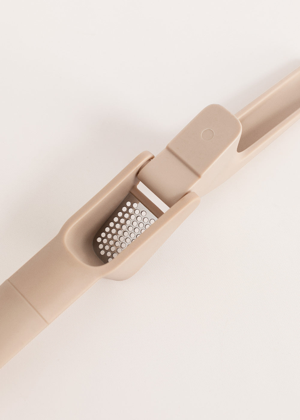 Kitchenware Studio - Presse-Ail - Sable