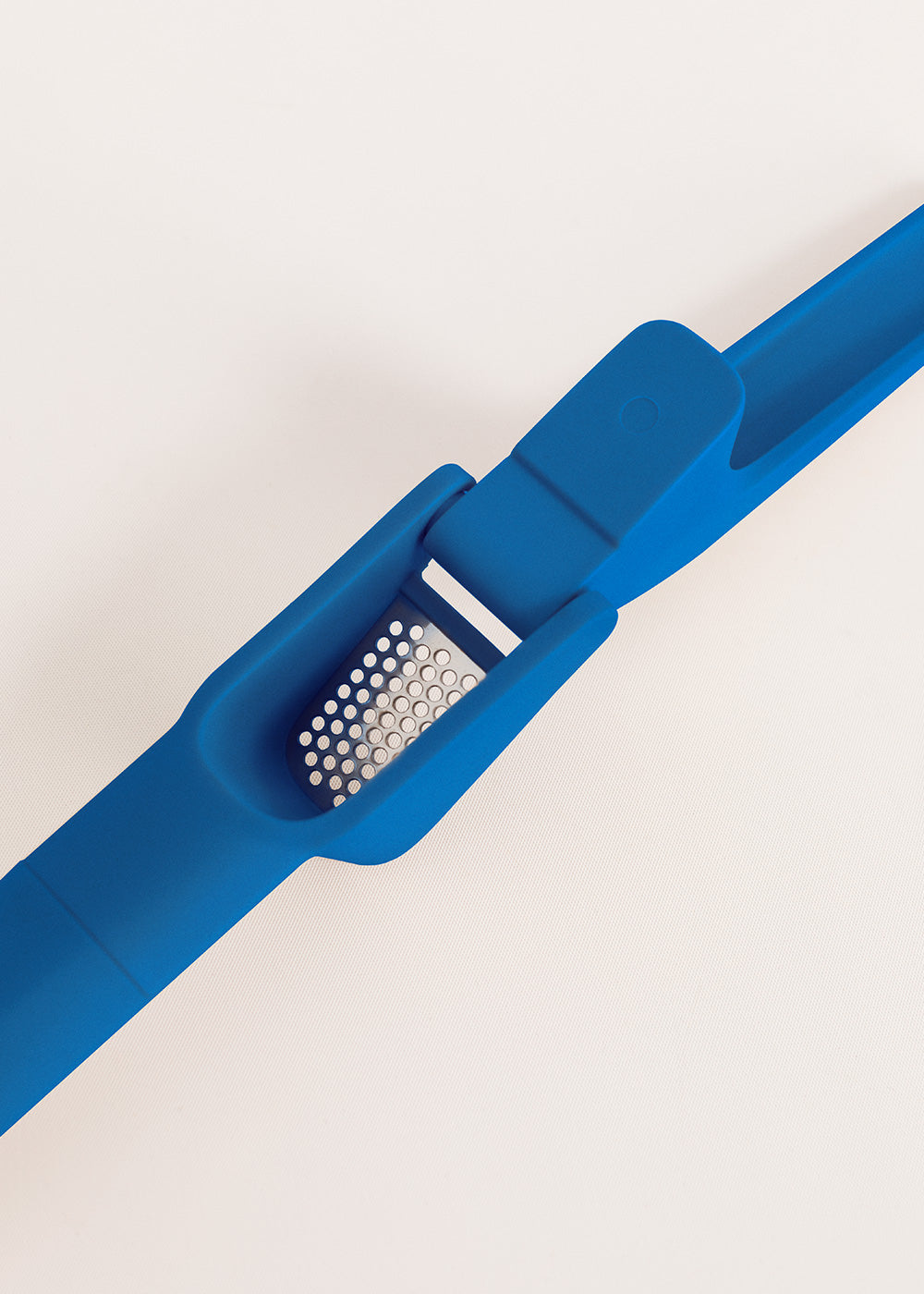 Kitchenware Studio - Presse-Ail - Bleu Cobalt