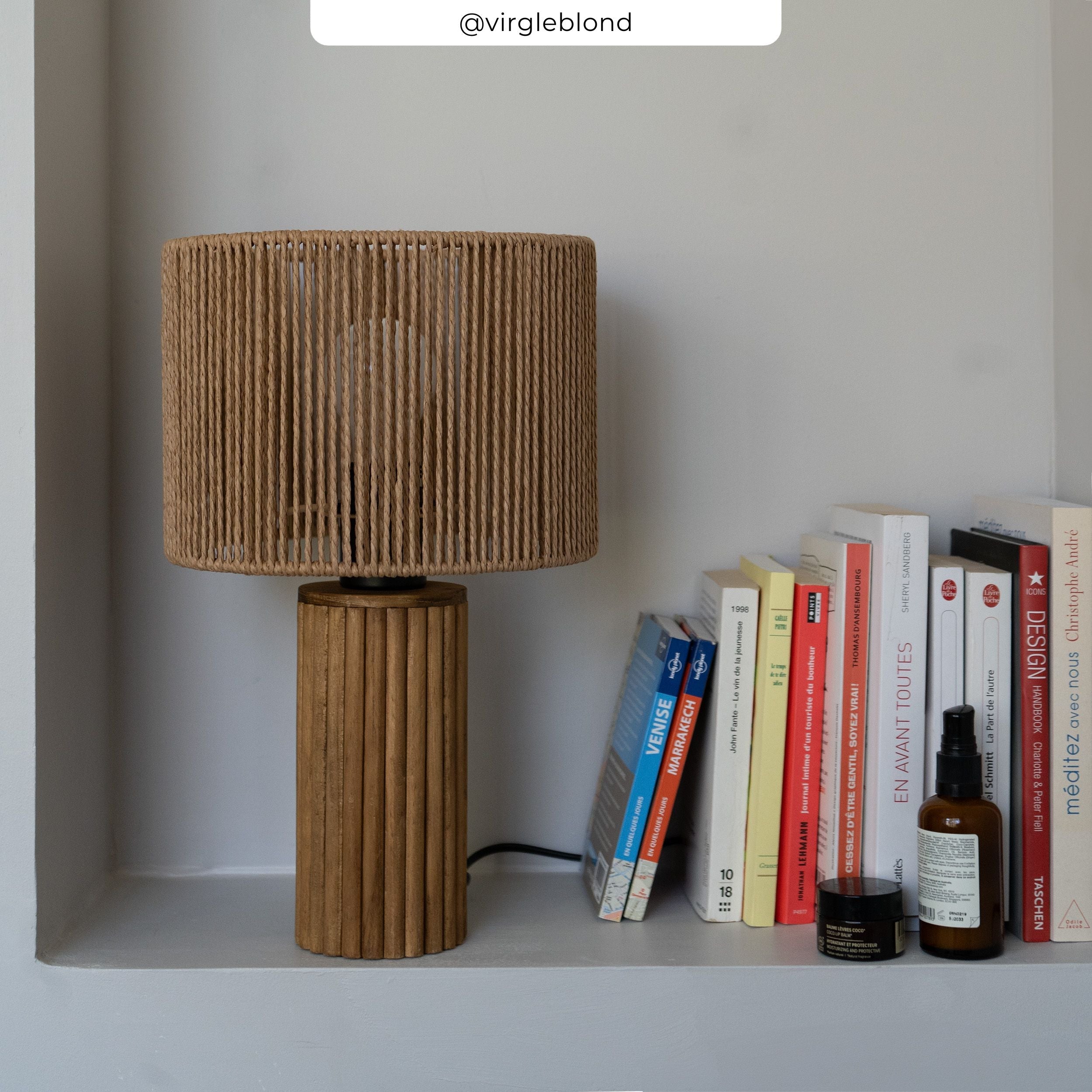 Mira - Lampe En Papier De Corde Et Socle En Rondin De Bois