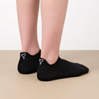 Calcetines de mujer con pestañas y bordado de hermandad. Girl Power, corazón-manos, símbolos femeninos. Talla 35-41. Suave, cómodo, atractivo.