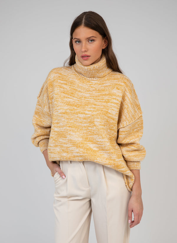 An'ge – Jersey Lejokari Ch Amarillo, modelo con jersey amarillo mostaza de punto, vista frontal