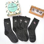 Pack of 5 glitter and party socks. Black silver lurex. Festive designs: champagne glasses, disco ball, cocktail glass, invitation, heeled shoes. Pretty Tites Chaussettes cardboard box. Ideal for parties and as gifts. 