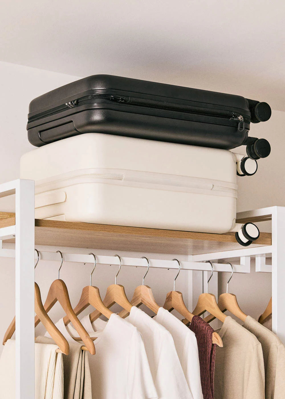 Luggage Studio Foldable - Maleta de cabina rígida plegable de policarbonato con cerradura TSA y ruedas multidireccionales - Negro