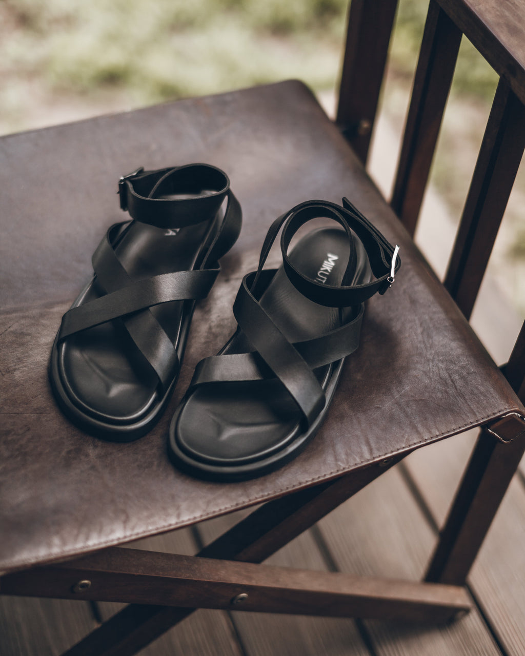 Sandalias The Black Strappy Leather