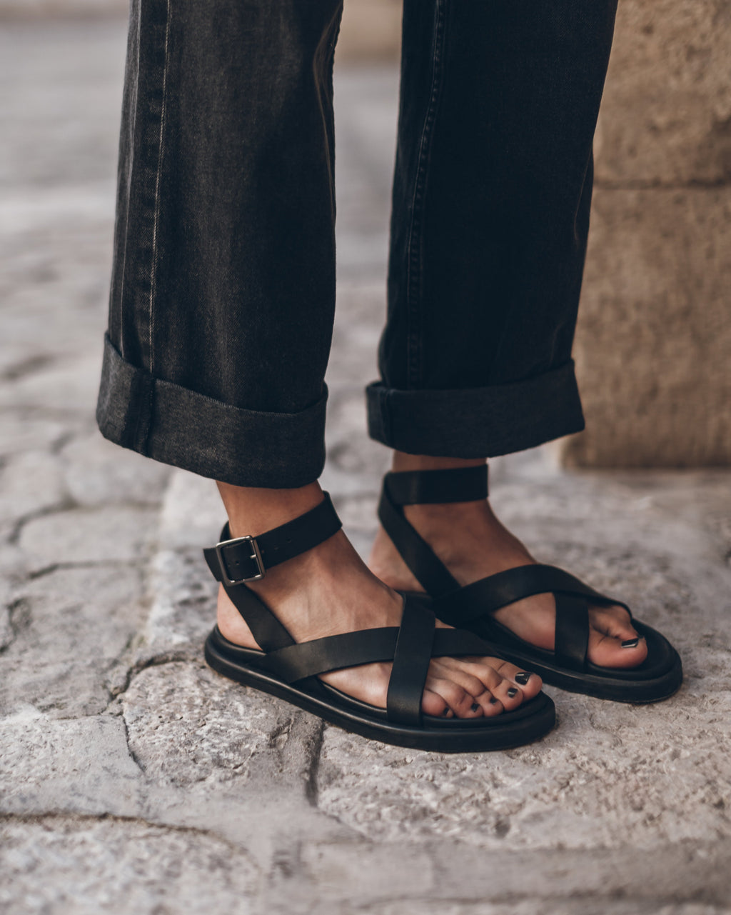 Sandalias The Black Strappy Leather