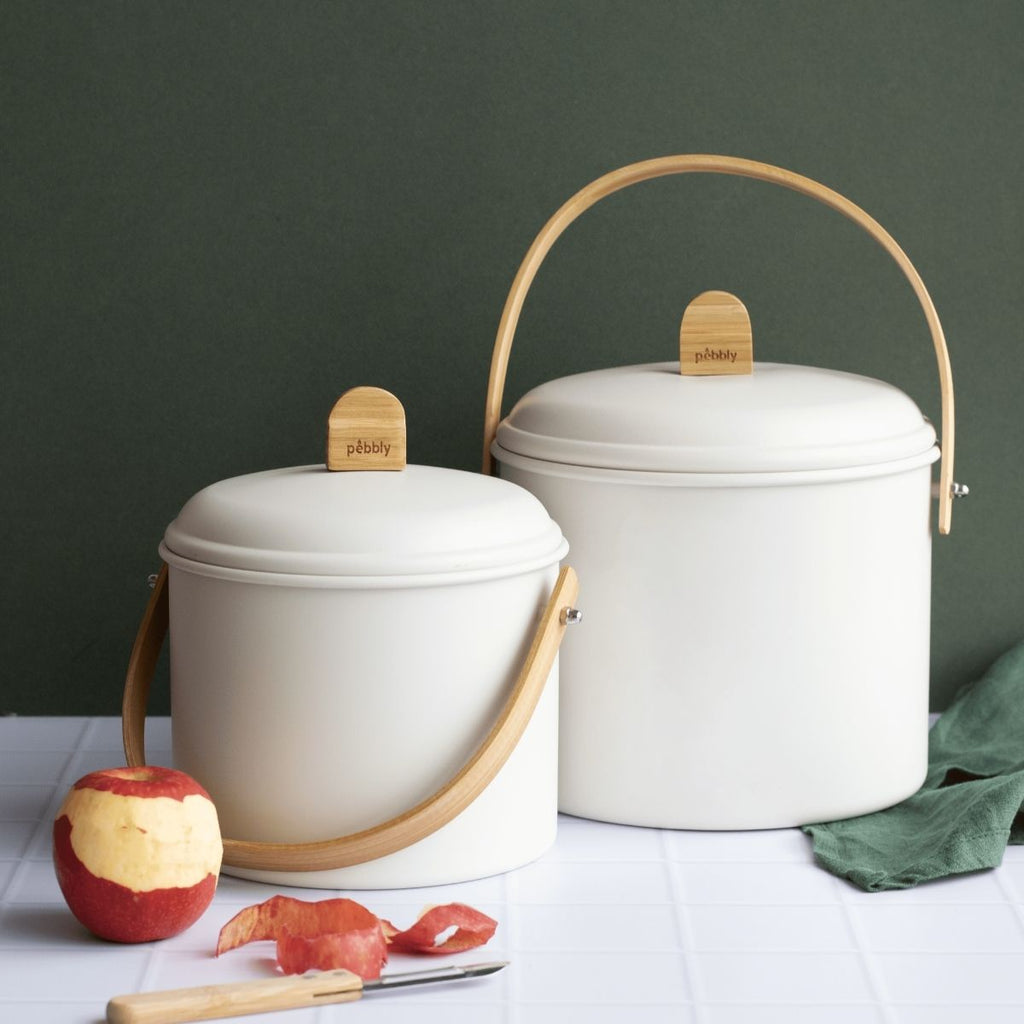 Secchio per compost in acciaio e bambù - 7 L - Crema