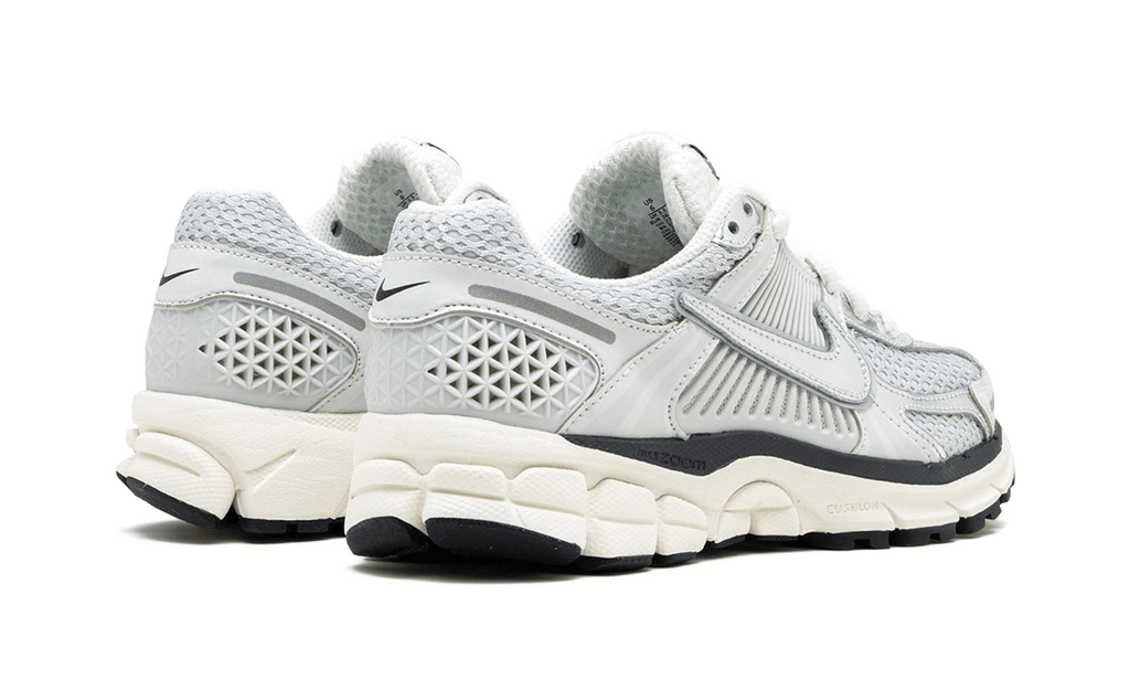 Nike - Zoom Vomero 5 Photon Dust - Gris