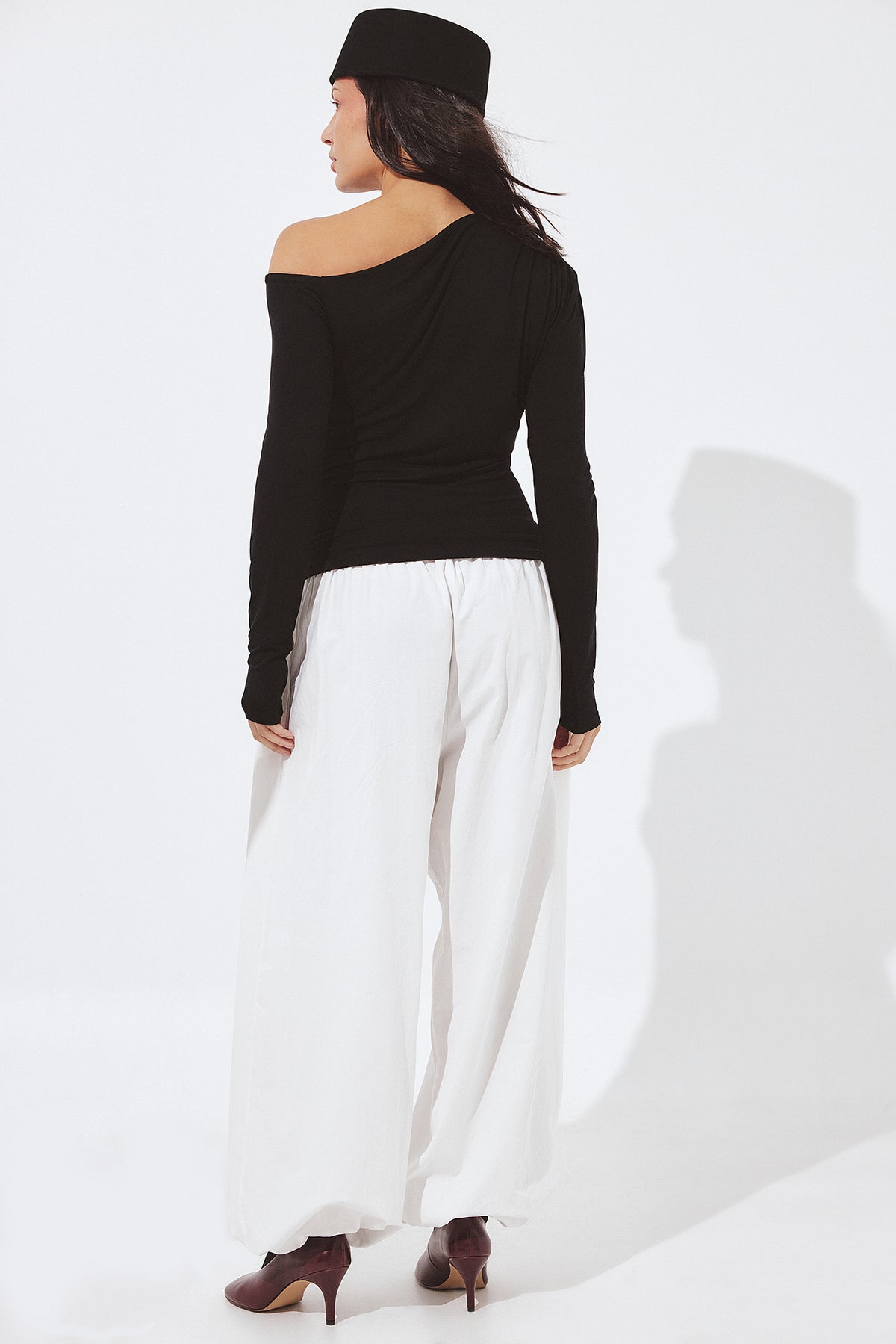 Top in Jersey a Spalle Scoperte - Nero