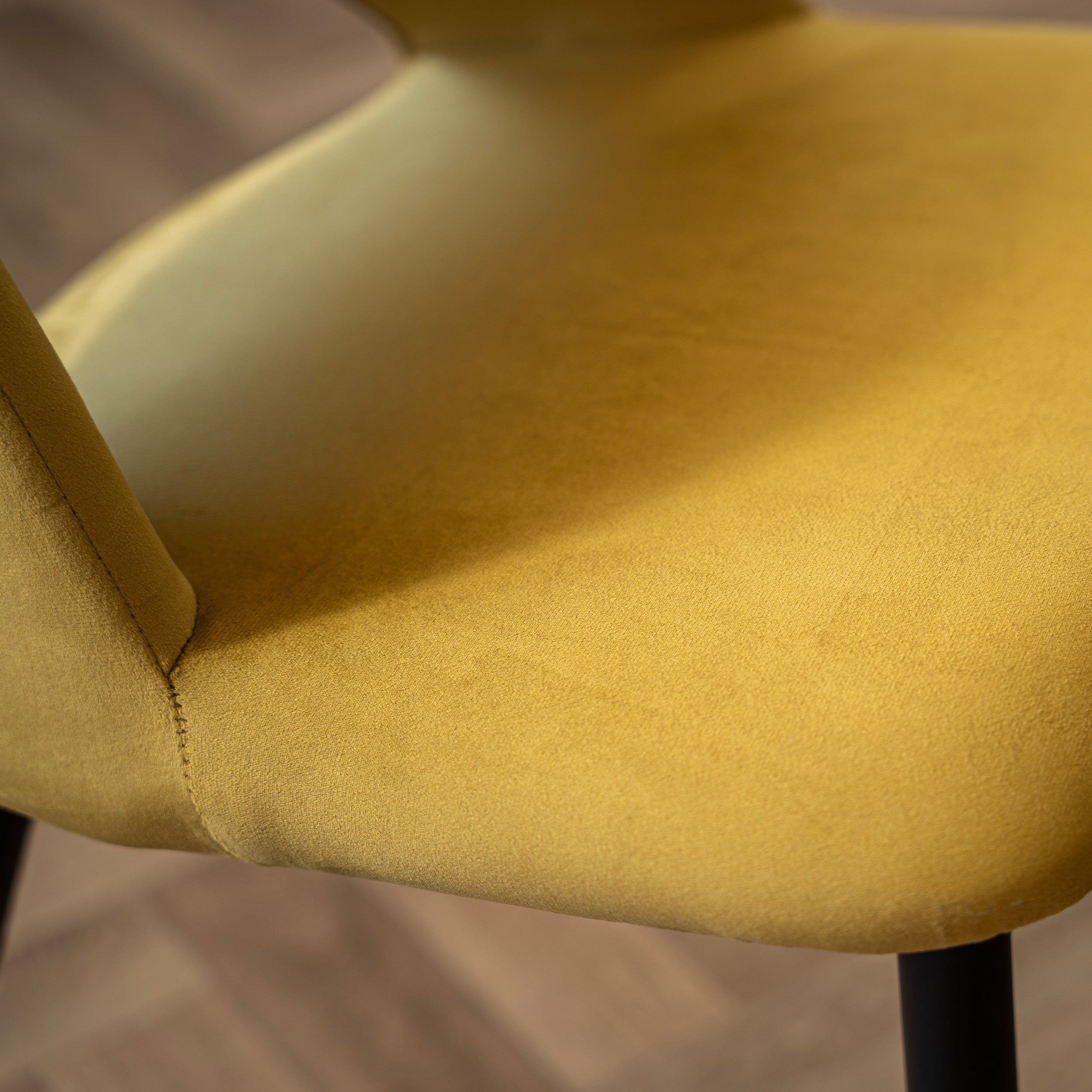 Pénélope - Lot De 2 Chaises En Velours Jaune Et Pieds En Métal Noir