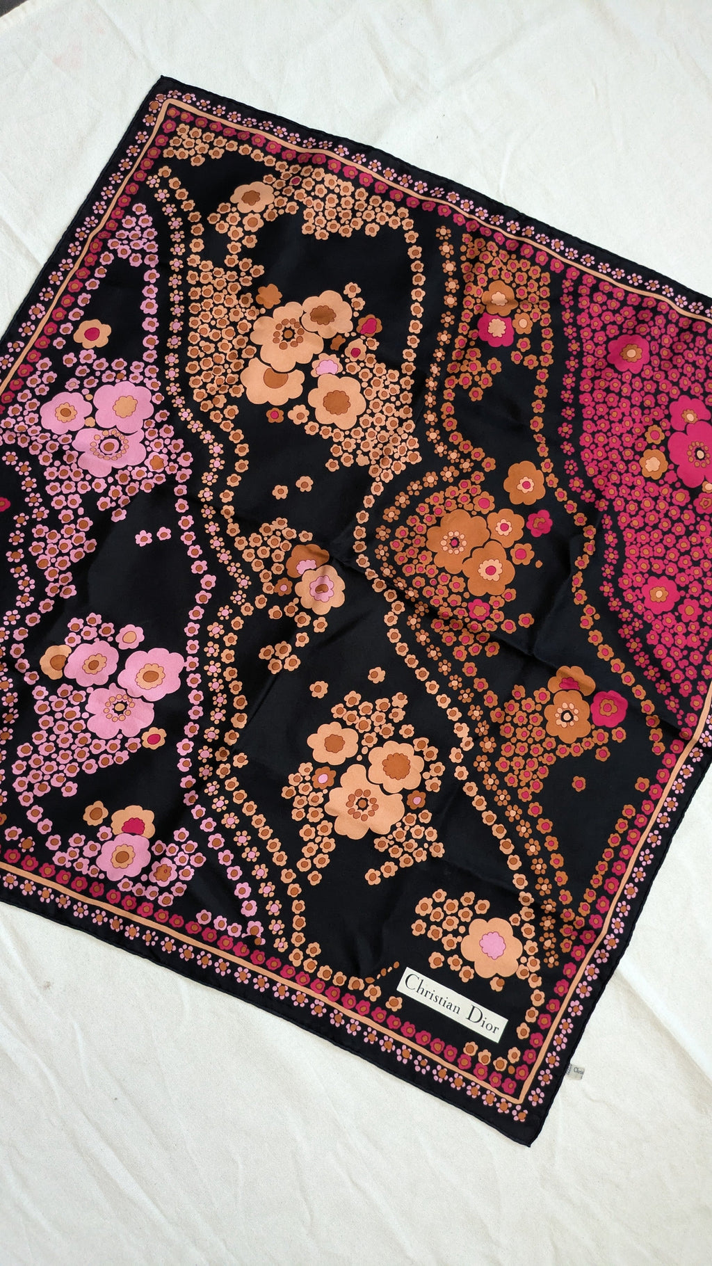 Pañuelo Christian Dior – Modelo Negro Con Flores