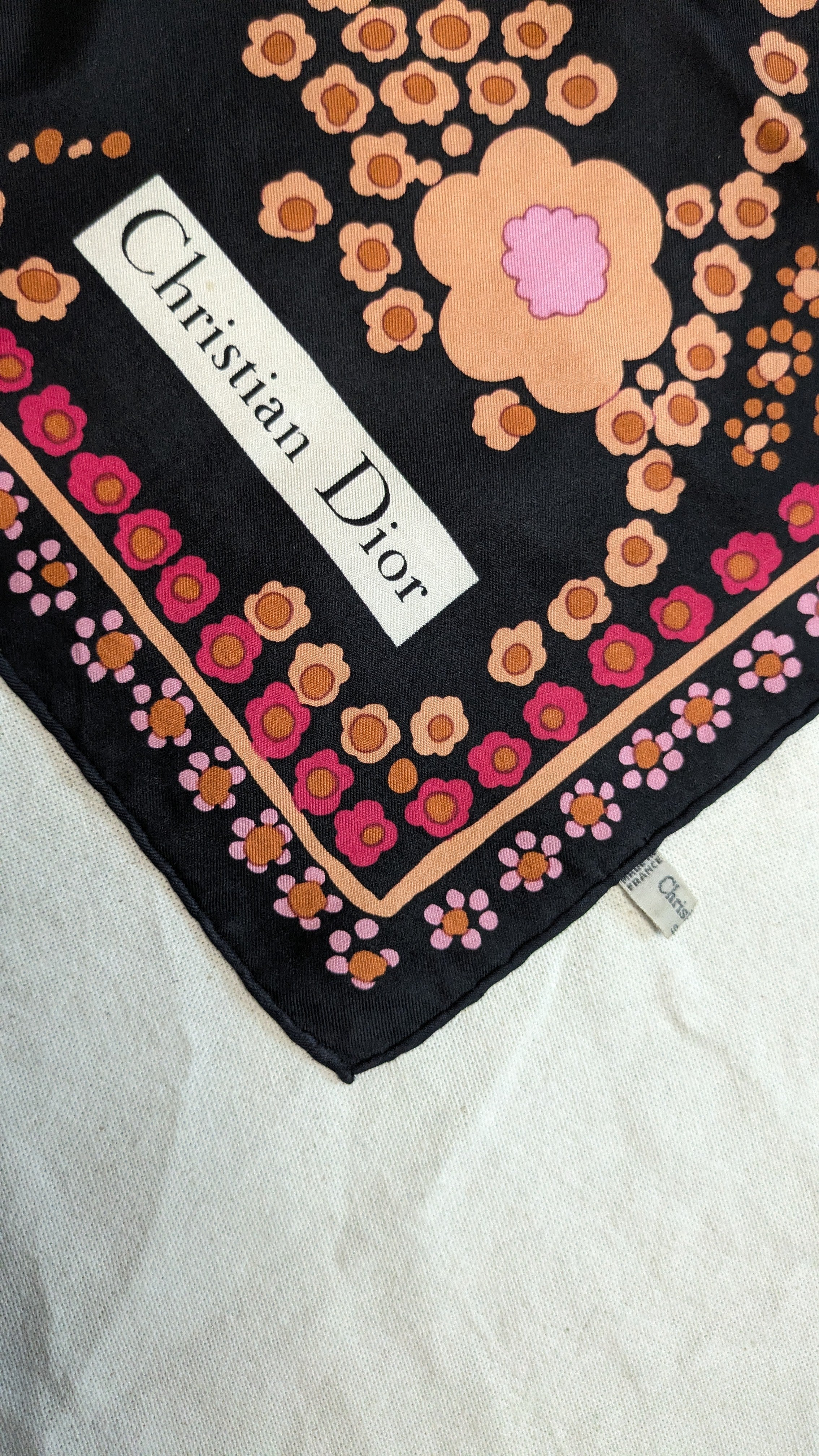 Pañuelo Christian Dior – Modelo Negro Con Flores