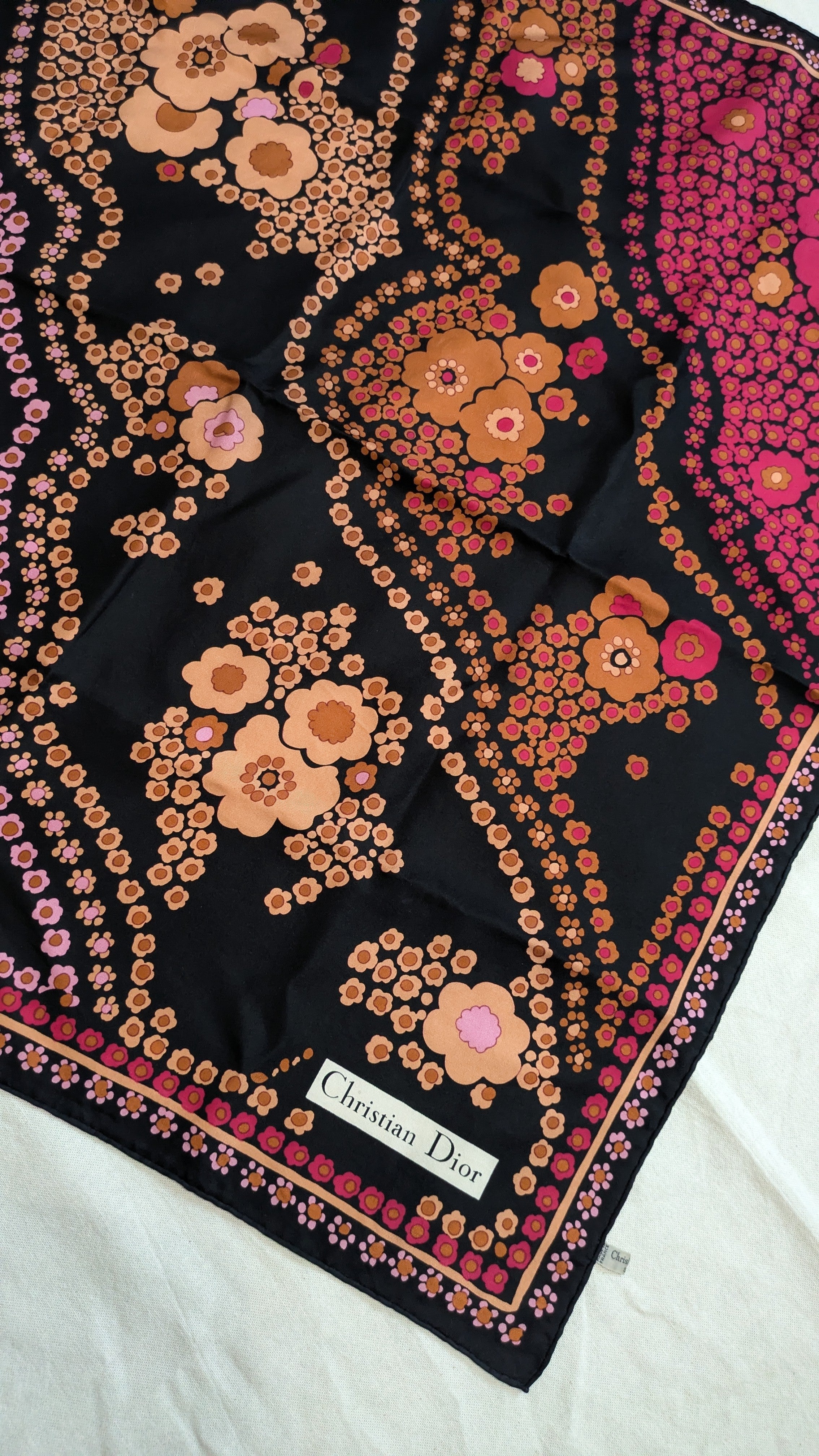 Pañuelo Christian Dior – Modelo Negro Con Flores