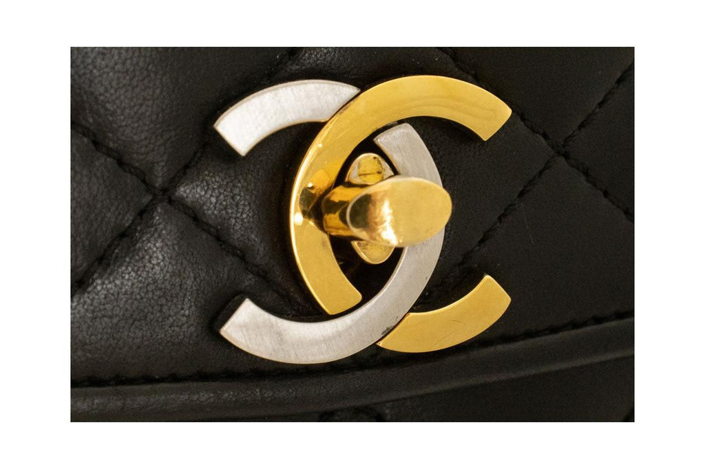 Chanel - Axelremsväska Vintage Round Flap Small Läder - Svart