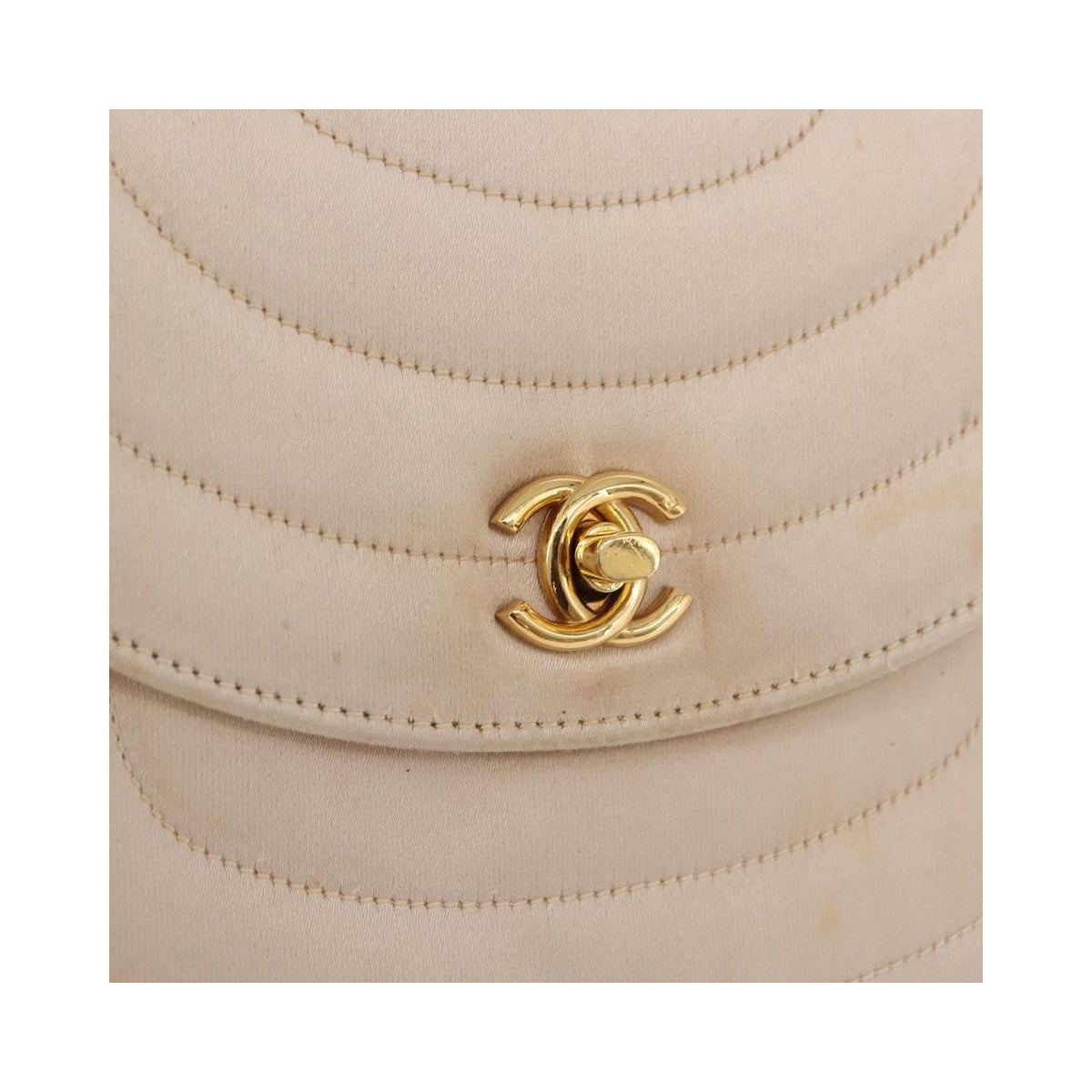 Chanel - Axelväska Vintage Round Flap Satin - Beige