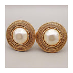 Pendientes de clip redondos vintage Chanel Metal con perla de imitación Imagen del producto