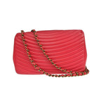 Chanel – Torba na ramię Surpique Chevron Cc Flap Medium Skóra – Czerwona