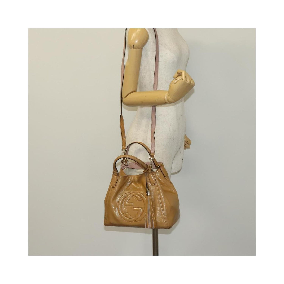 Gucci - Axelremsväska Soho Convertible Shoulder Bag Small Lackläder - Beige