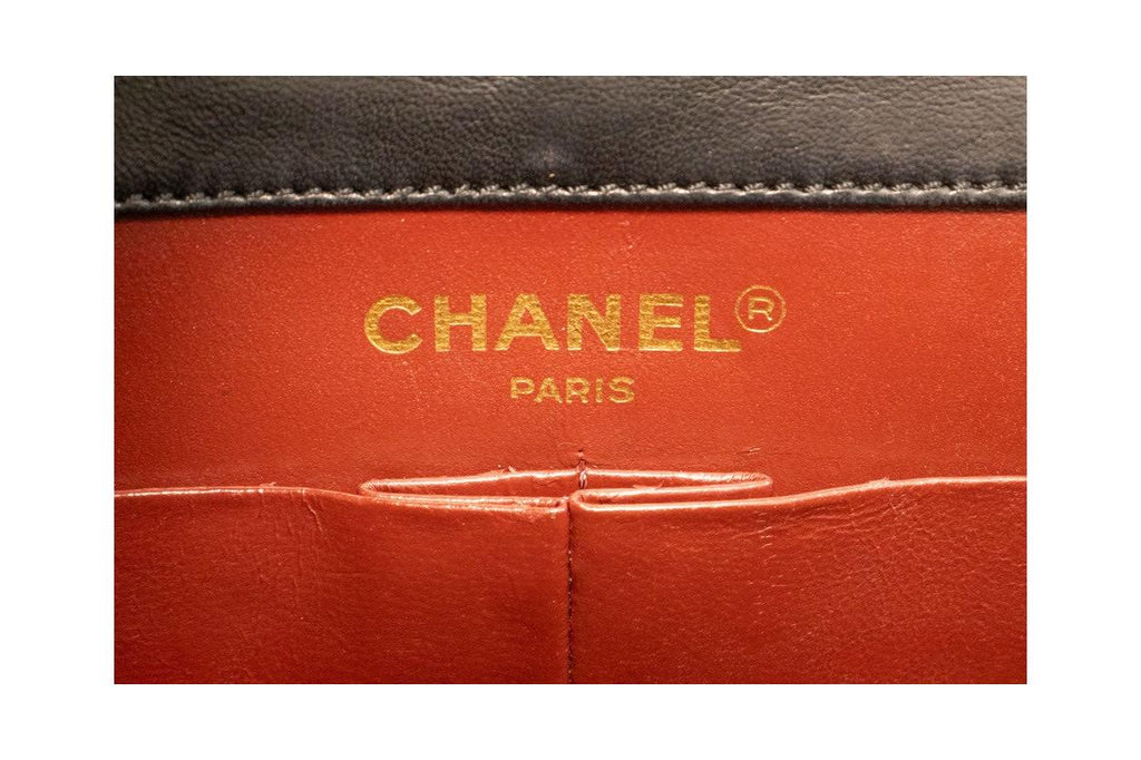Chanel - Axelremsväska Vintage Round Flap Small Läder - Svart