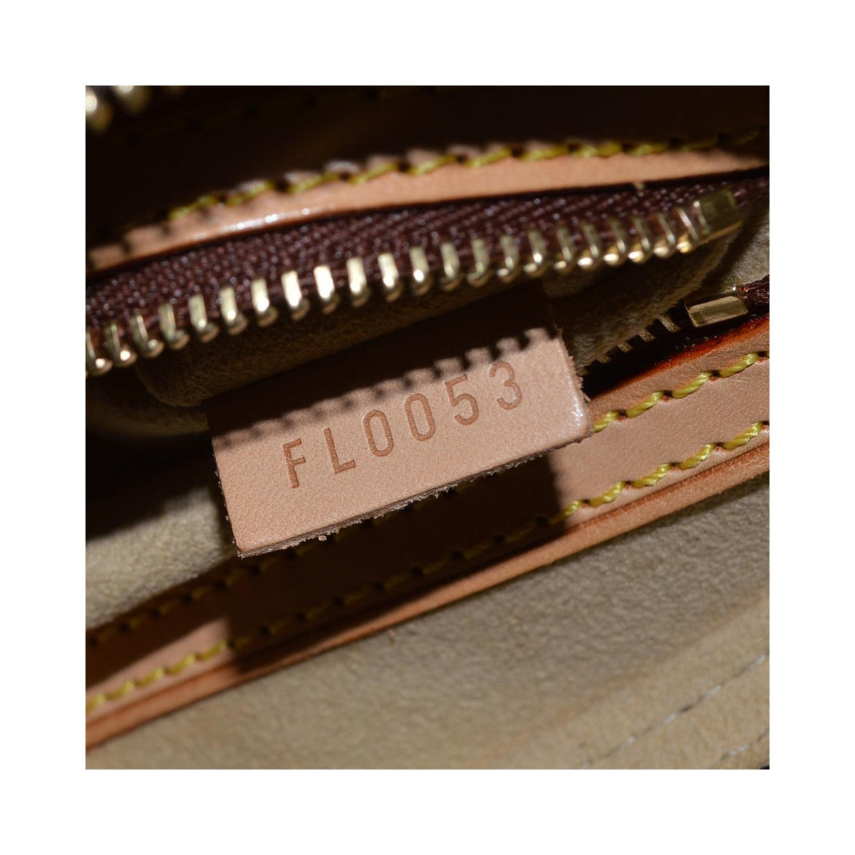 Louis Vuitton - Axelremsväska Monogram Looping MM Canvas - Brun