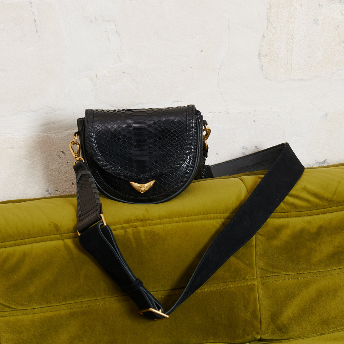 Bolso Victoria de Pitón Negro con Asa y Bandolera