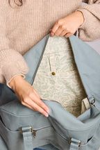 Große Unisex-Reisetasche Yves Salbei Blockprint-Futter Innentasche