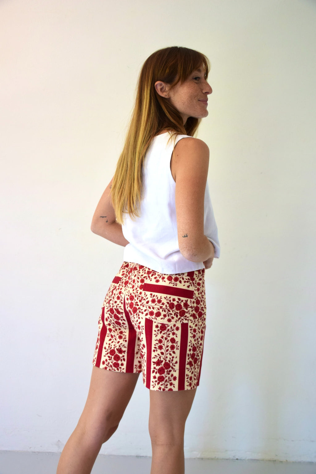 Pantalón Corto Gala Flores Rojo
