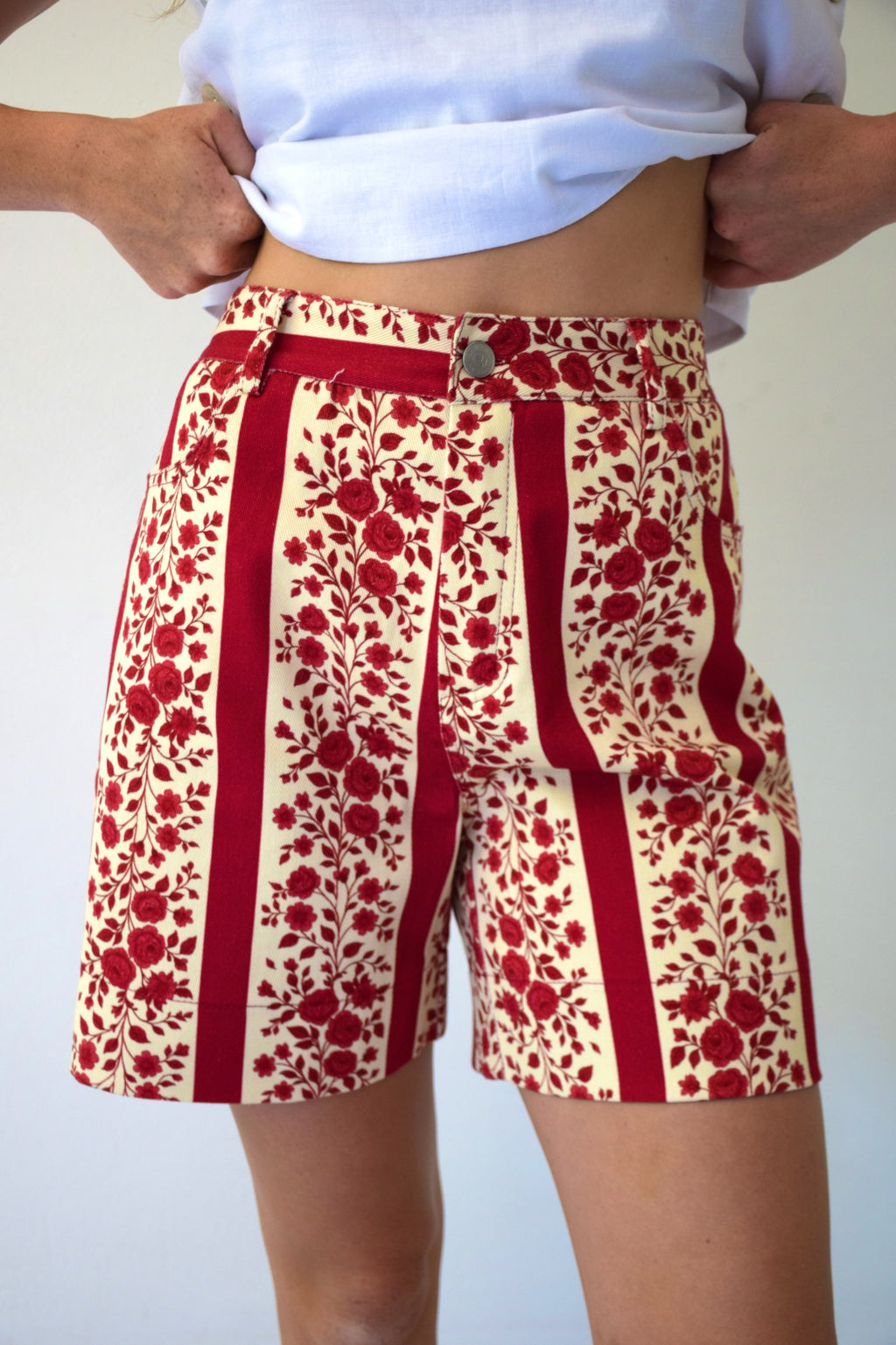 Pantalón Corto Gala Flores Rojo