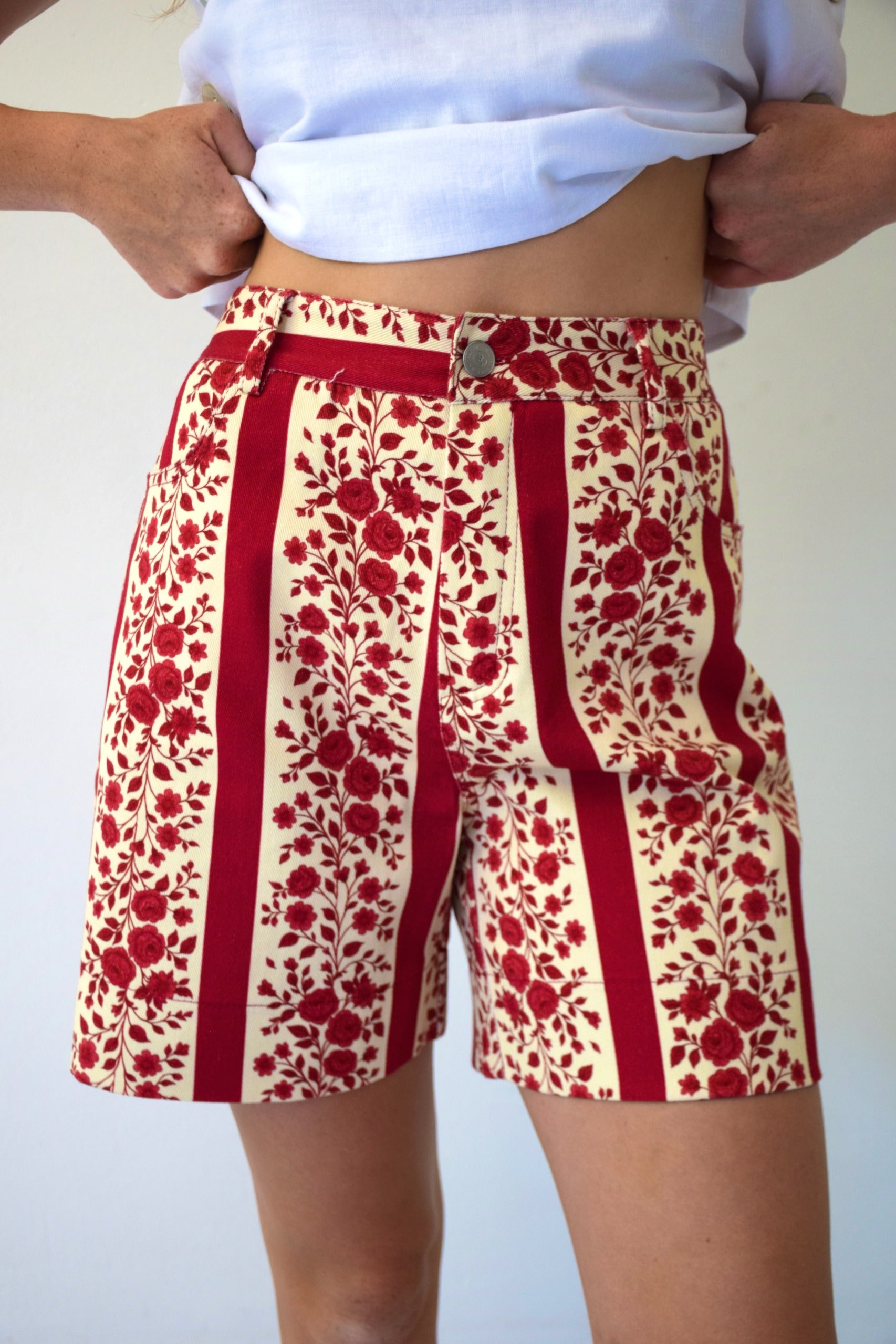 Pantalón Corto Gala Flores Rojo