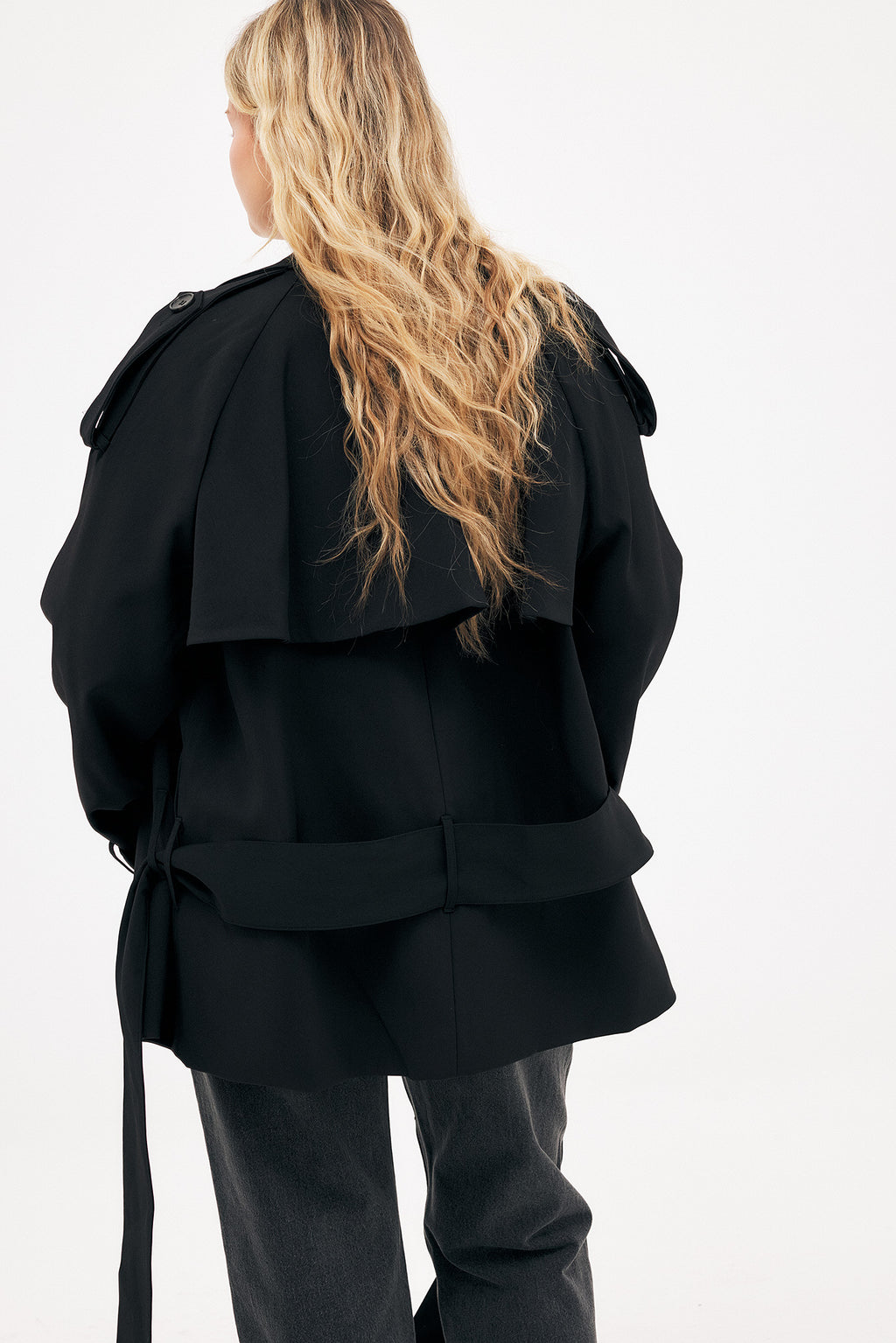 Gabardina Midi Fluida con Cinturón - Negro