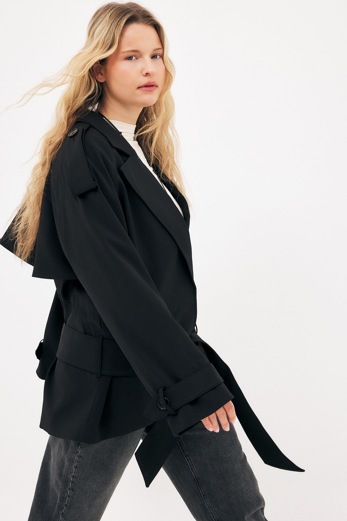 Gabardina Midi Fluida con Cinturón - Negro