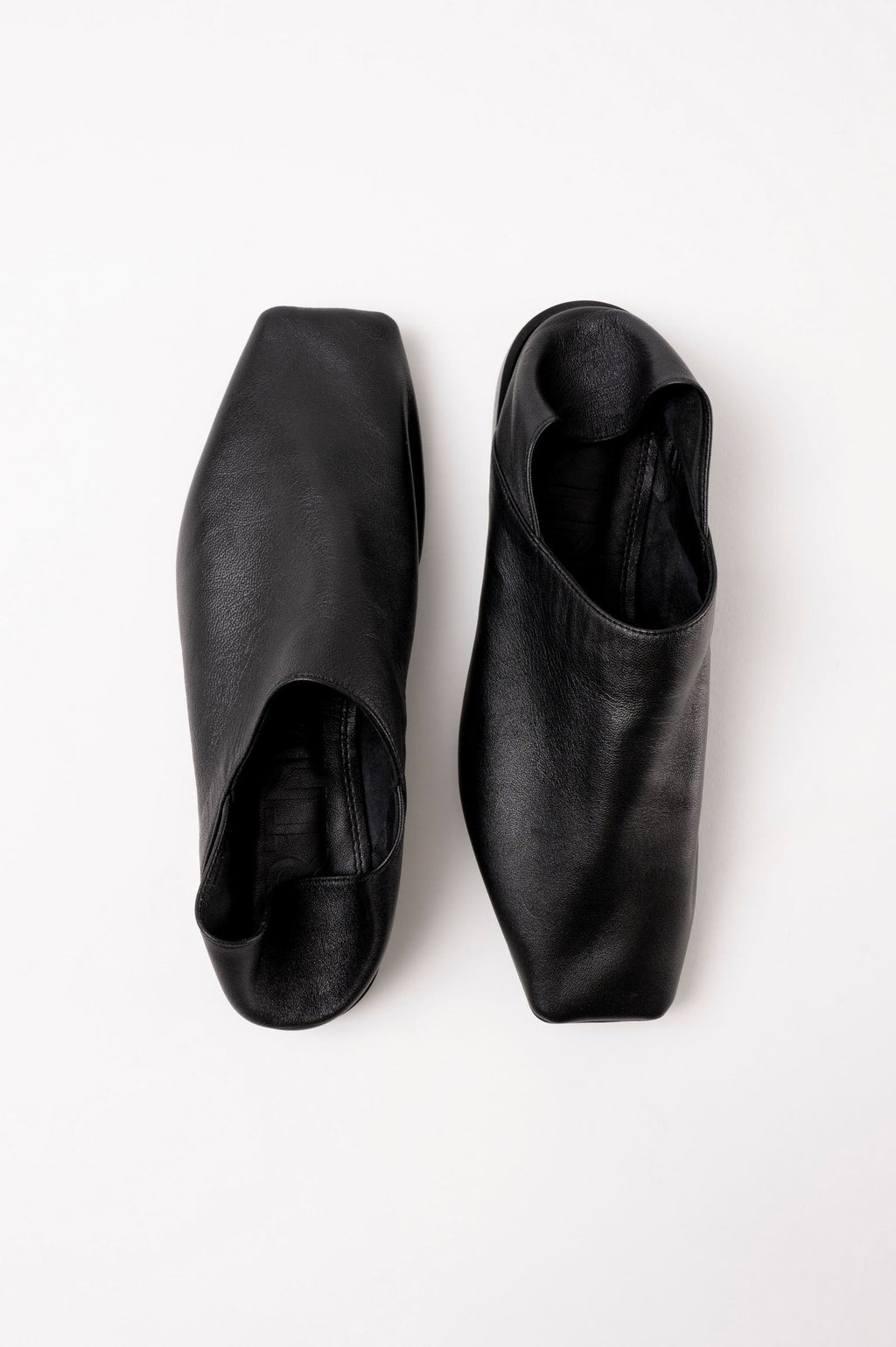Altamira Slippers - Black