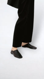 Altamira Slippers - Black