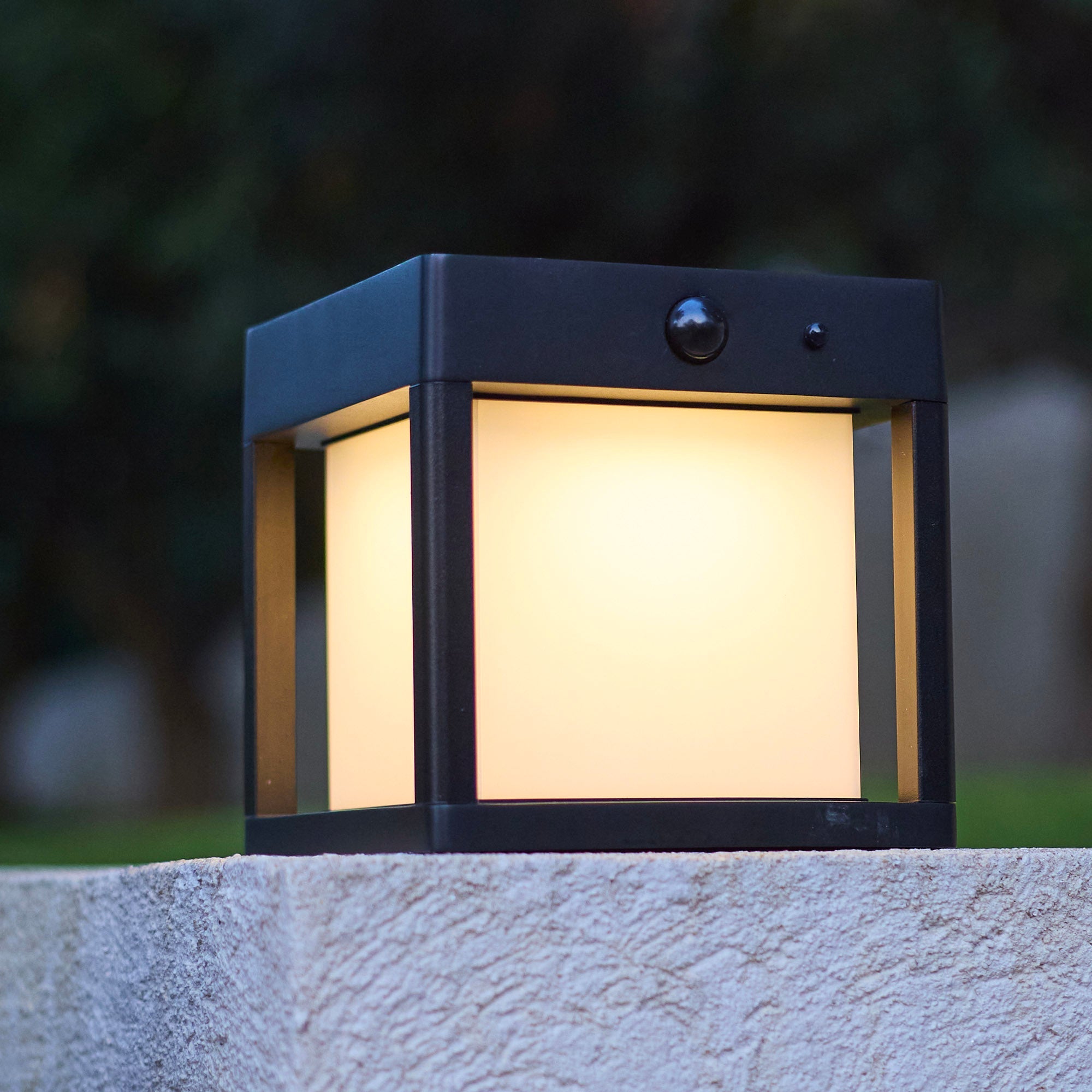 Pilaro - Solar Bollard & Post - Aluminum - Black