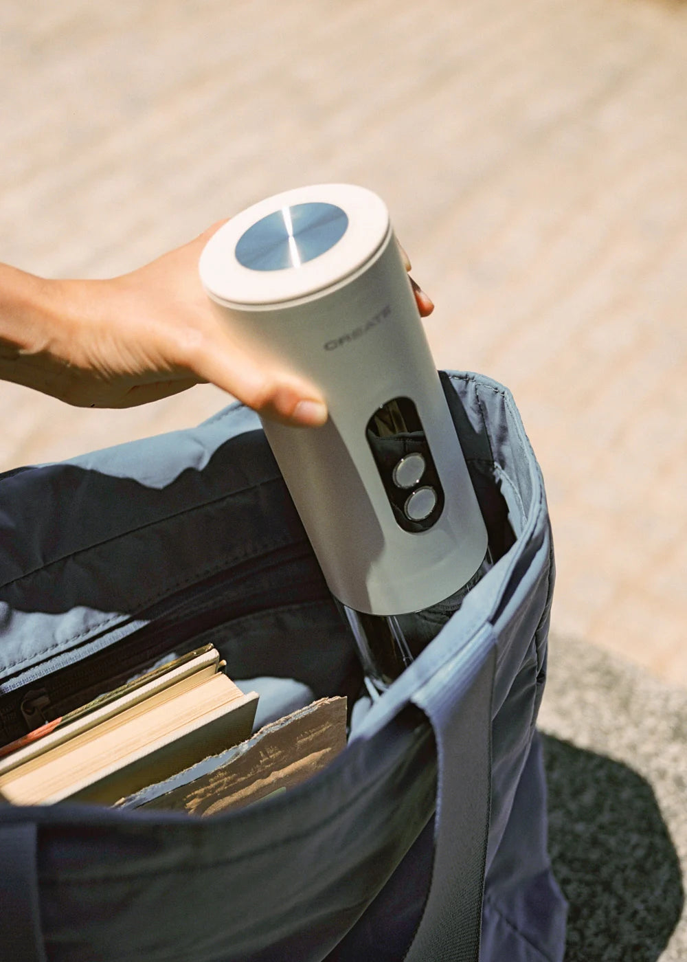Thera Move - Cafetière Espresso Portable 15 Bars Pour Capsules & Café Moulu - Avec Mallette De Transport - Blanc Cassé