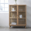 Cahir - Vitrina de 2 puertas - Vidrio templado y madera - Madera clara