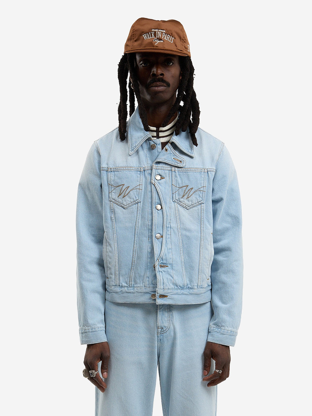 La Veste Du Postier En Denim Clair Délavé