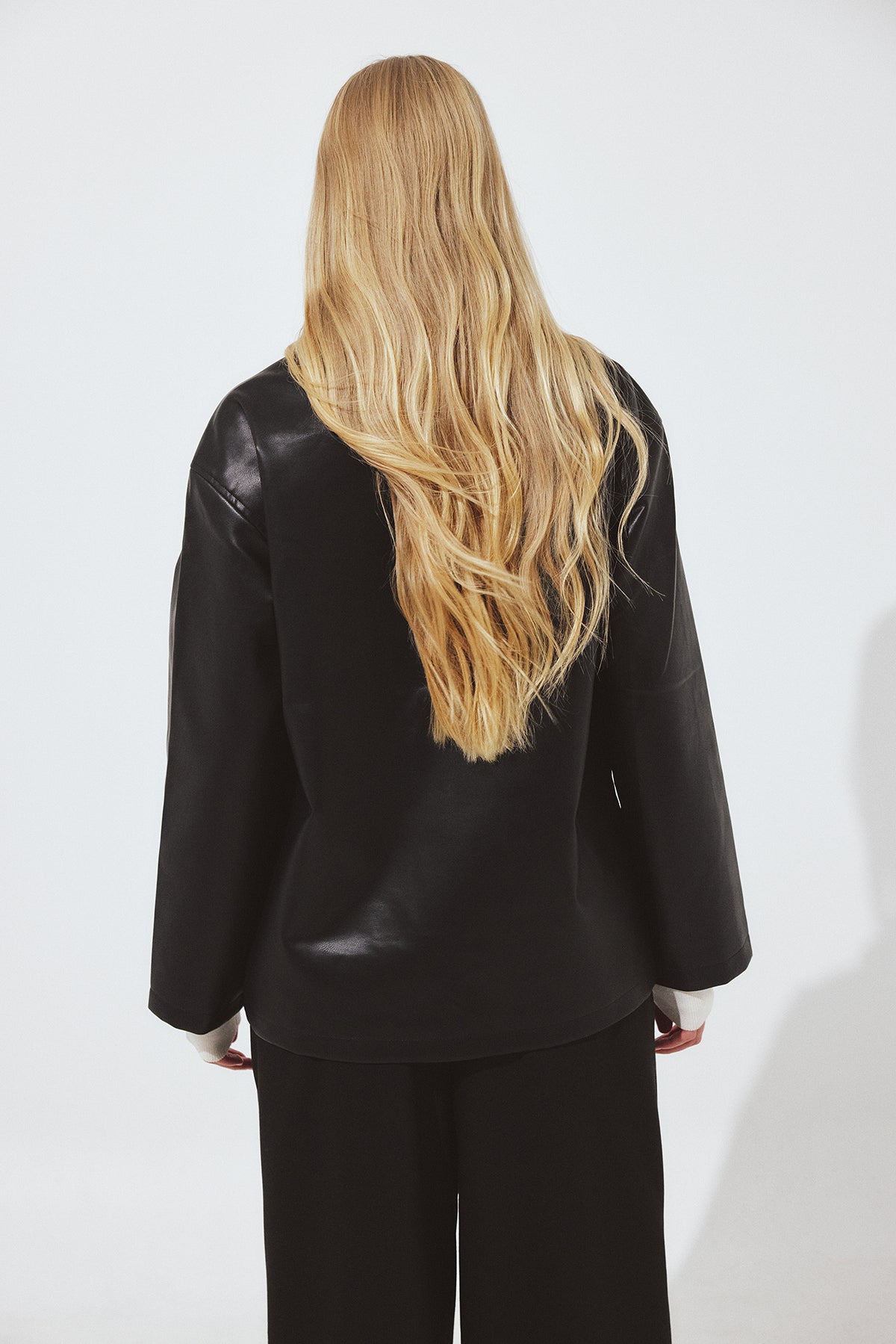 Chaqueta de PU con detalle de cremallera - Negro