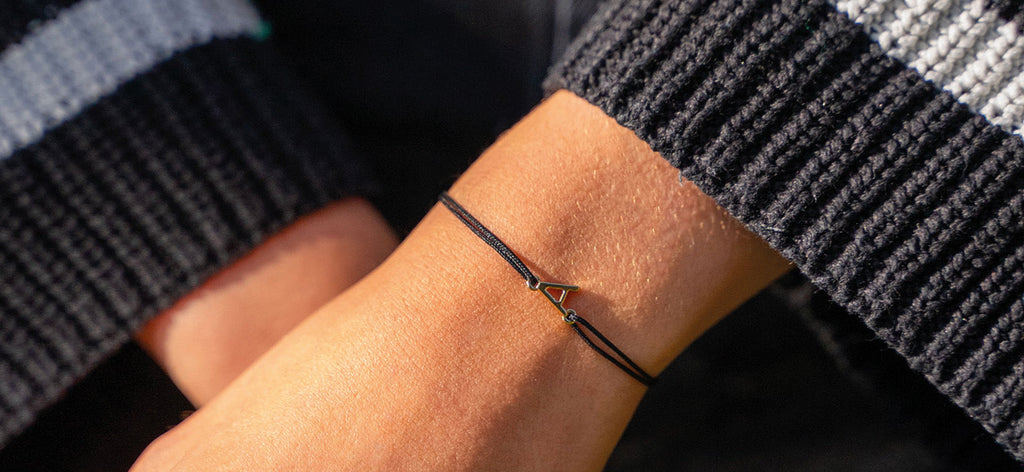 Pulsera A - Oro - Negro