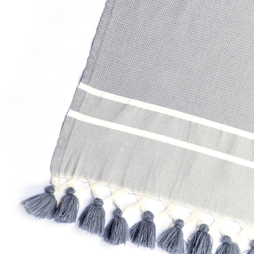 Plaid Chevron Pompon Chevron Stockholm - Gris Moyen - Febronie - The Bradery
