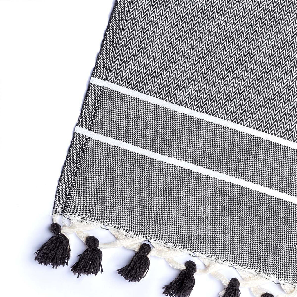Plaid Chevron Pompon Chevron Stockholm - Noir - Febronie - The Bradery