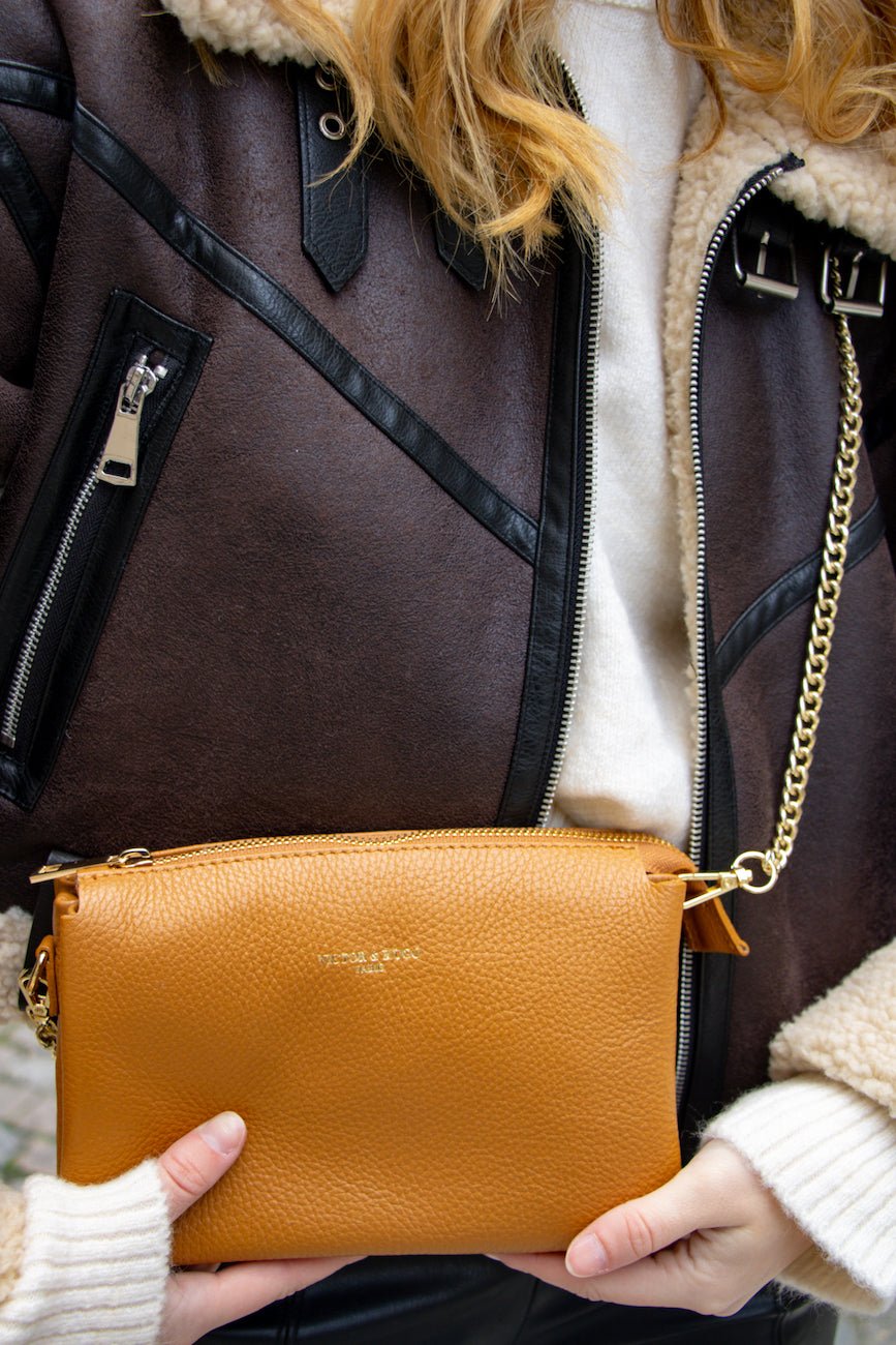 Bolso Bandolera Perla - Camel - Victor & Hugo - The Bradery