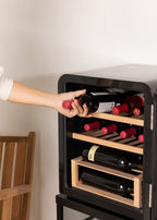 Winecooler Retro M - Vinoteca Eléctrica 12 Botellas - Negro